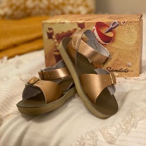 Sun San sandals for little girls-rose gold size 7